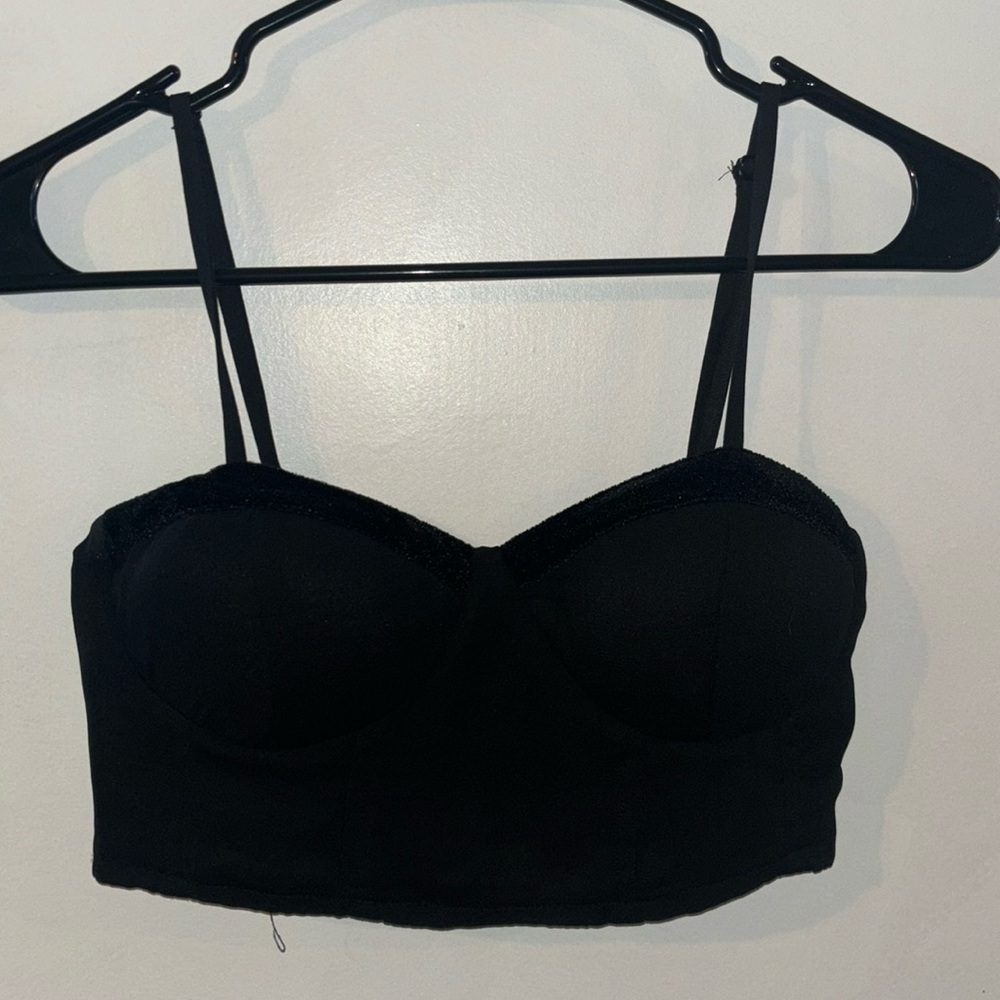 Black Crop-Top